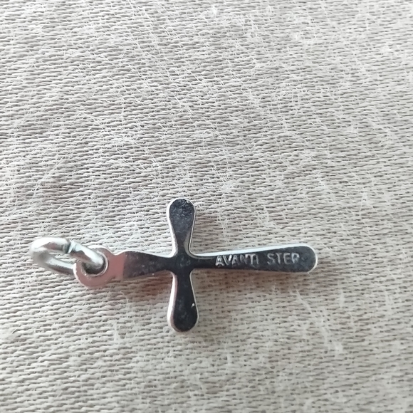 Avanti Sterling Silver Cross Necklace Pendant - Picture 4 of 4